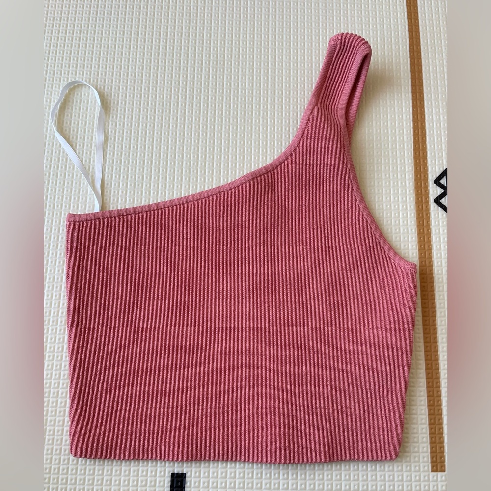 Brand new Babaton Sculpt Knit One-Shoulder Cropped Tank